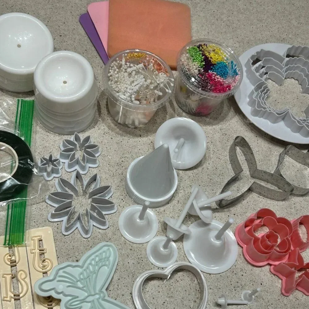 100+ Piece Cake Decorating Sugarcraft Tool Kit